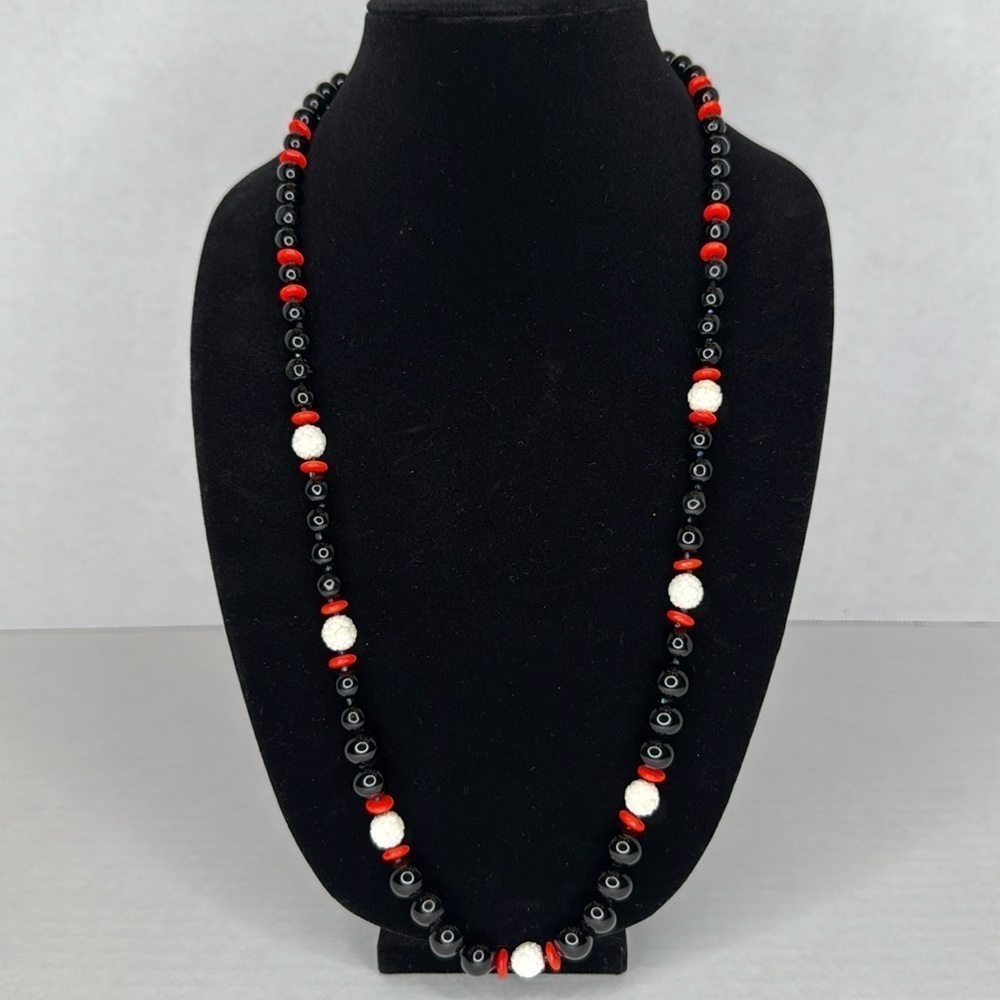 Vintage 1940s White, Black and Red Beaded Necklace lot A27